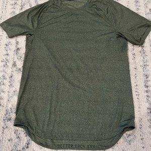EUC - LuluLemon Large Drysense T shirt